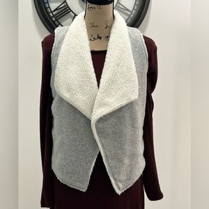 Arizona jeans sherpa lined gray open front gray vest.